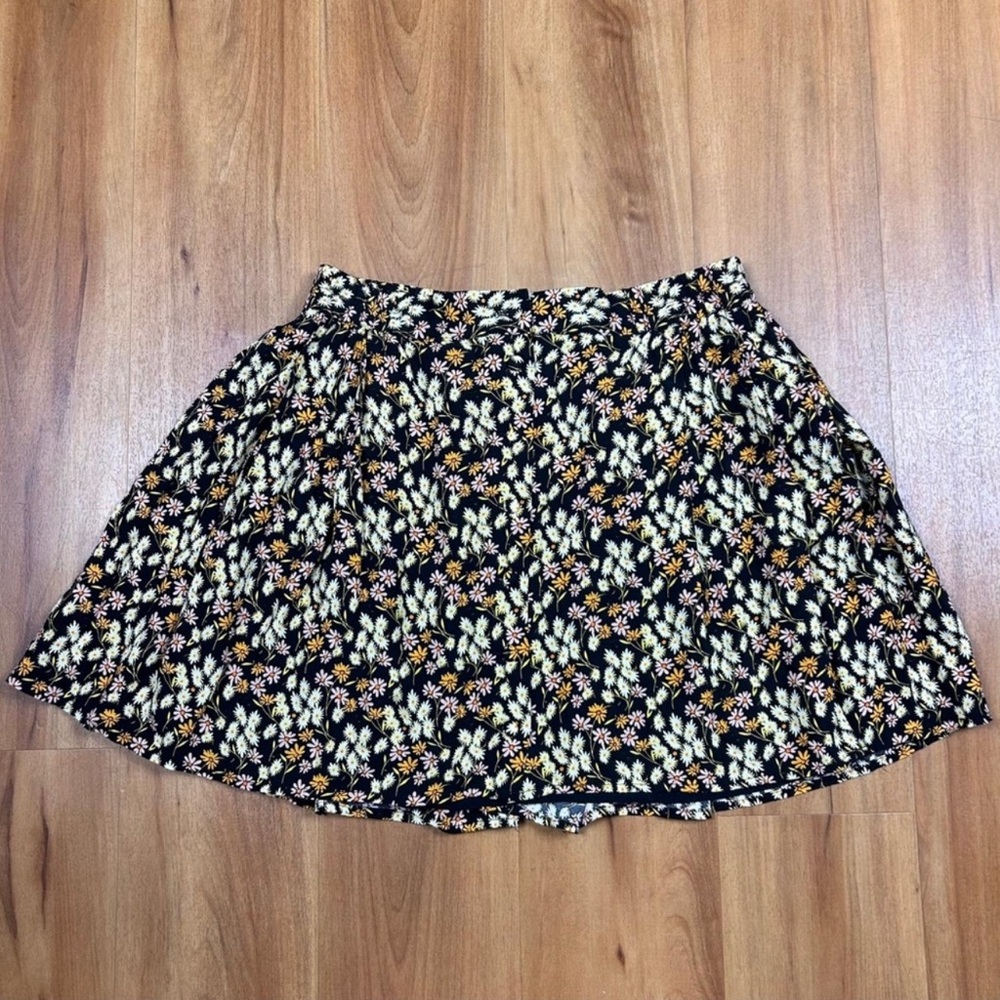 Urban Outfitters women’s floral Black and Yellow skater mini skirt size:M